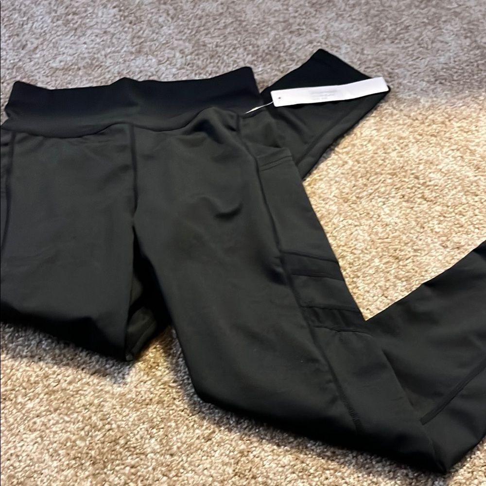 Black High-Waist Leggings with Stretchy Moisture-Wicking Fabric
